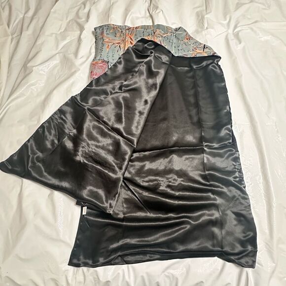 Asian Style grey and black bamboo leaf pattern silk wrap with pockets. OSFM - Picture 10 of 11